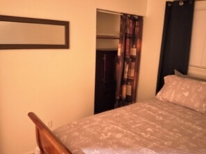 2 slaapkamers, een strijkplank/strijkijzer, gratis wifi, beddengoed