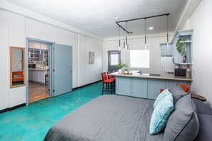 2 habitaciones, tabla de planchar con plancha, wifi y ropa de cama 