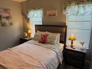 2 bedrooms, iron/ironing board, travel cot, free WiFi