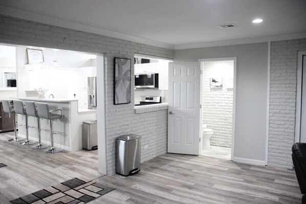 Interior - Cozy Bayou Mid-Century Modern (Lake Charles)