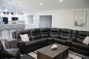 Smart TV - Cozy Bayou Mid-Century Modern (Lake Charles)