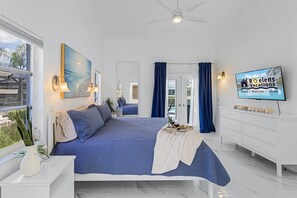 3 bedrooms, iron/ironing board, free WiFi, bed sheets - Waterfront Bliss with Heated Pool, Spa & Private Dock Adventures โ The Coral Dockhouse (Cape Coral)