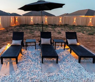 Mini Oasis—Hot tub•Fire Pit•Bar+Lounge