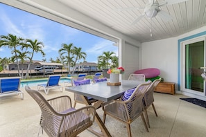 Outdoor dining