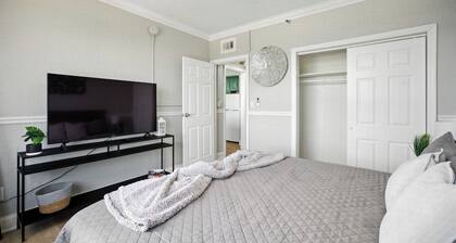 Stylish 1BR High-Rise Stadium & Arena Nearby
