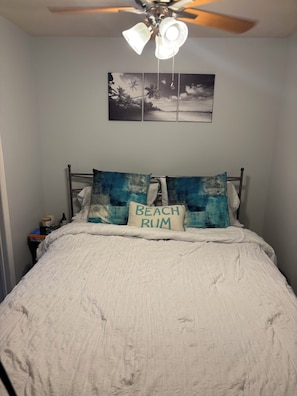1 habitación, tabla de planchar con plancha, wifi y ropa de cama