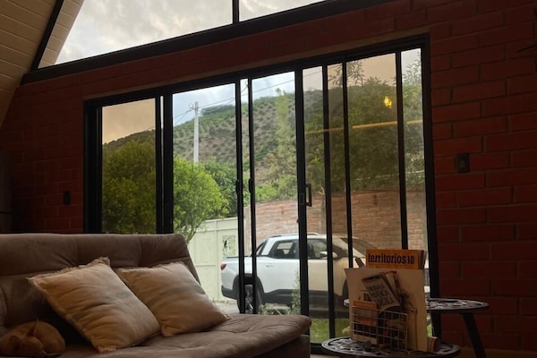 Chambre Double, patio, vue jardin | Coin séjour