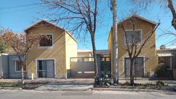 Unclassified image, 1 of 12, button - 8 minutes from airport, bus terminal, park, pets and smokers allowed (Mendoza)