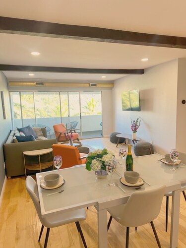 Echo Lake view condo - newly renovated - centrally located