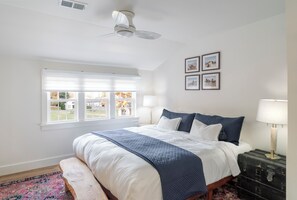 3 bedrooms, desk, iron/ironing board, free WiFi - Chimney Corner- Keswick Home Close to Vineyards (Keswick)