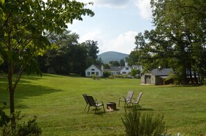 Property grounds - Chimney Corner- Keswick Home Close to Vineyards (Keswick)