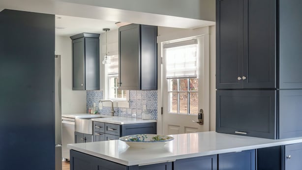 A modern kitchen with dark cabinets, a white countertop, and a window with blinds. - Chimney Corner- Keswick Home Close to Vineyards (Keswick)