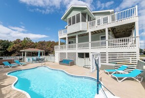A heated pool - Whaler's Inn - Corolla, Whalehead, Ocean View, Beach 320 Yds, Pool, Hot Tub, Pets OK, Flex Stays (Corolla)
