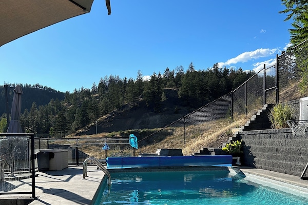 Piscina a l'aire lliure i piscina climatitzada