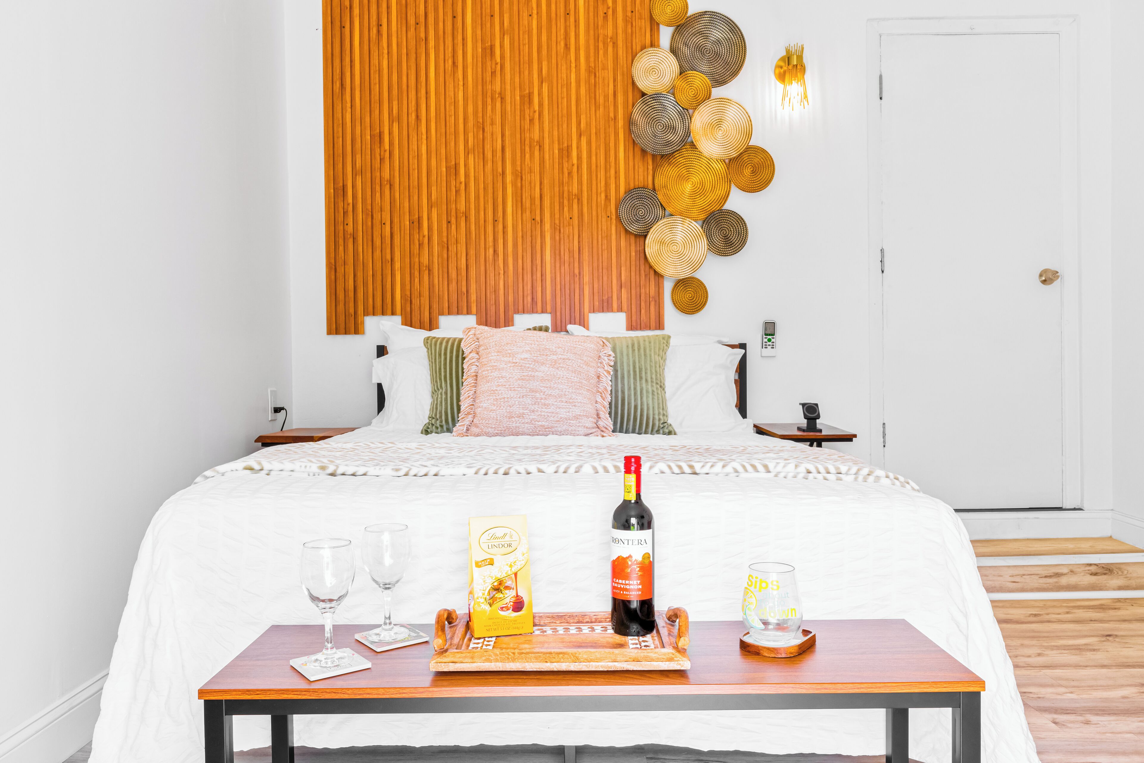 2 Schlafzimmer, Schreibtisch, Bügeleisen/Bügelbrett, Reisekinderbett