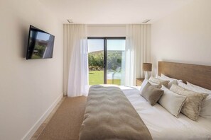 4 室のベッドルーム、アイロン / アイロン台、WiFi (無料)、ベッドシーツ