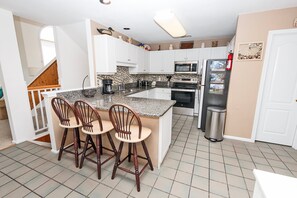 KĂŒhlschrank, Mikrowelle, Ofen, Herdplatte