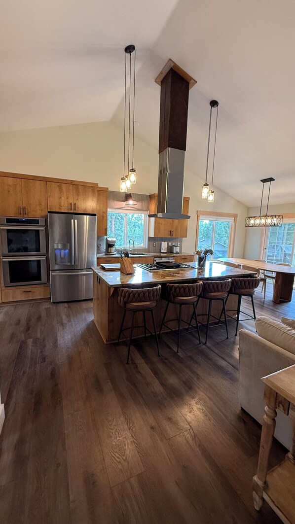 Refrigerador, microondas, horno, placa de cocina