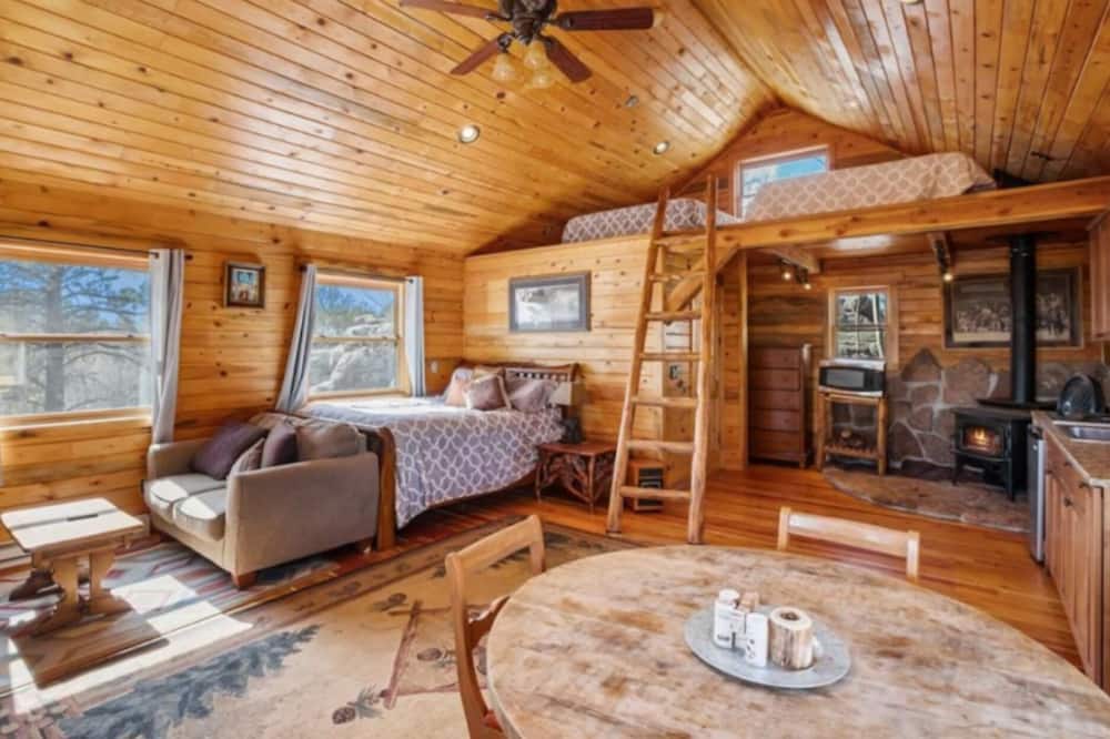Phantom Canyon Resort