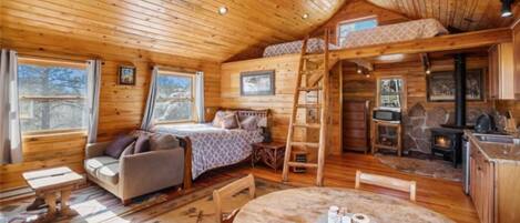 Standard Cabin, Mountain View | Living area