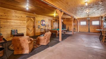 Standard Apartment, Patio, Mountain View | Games room