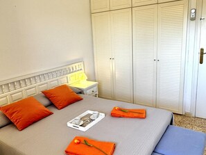 Planxa i posts de planxar, Internet i roba de llit 