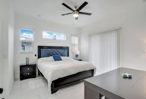 3 habitaciones, tabla de planchar con plancha, wifi y ropa de cama 
