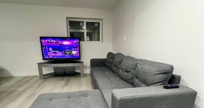 Newly Renovated Cozy secondary suite