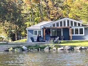 Terrace/patio - Waterfront Cottage Retreat on Trent River – Peaceful Getaway (Trent Hills)