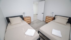 3 bedrooms, free WiFi, bed sheets - Waterfront Cottage Retreat on Trent River – Peaceful Getaway (Trent Hills)