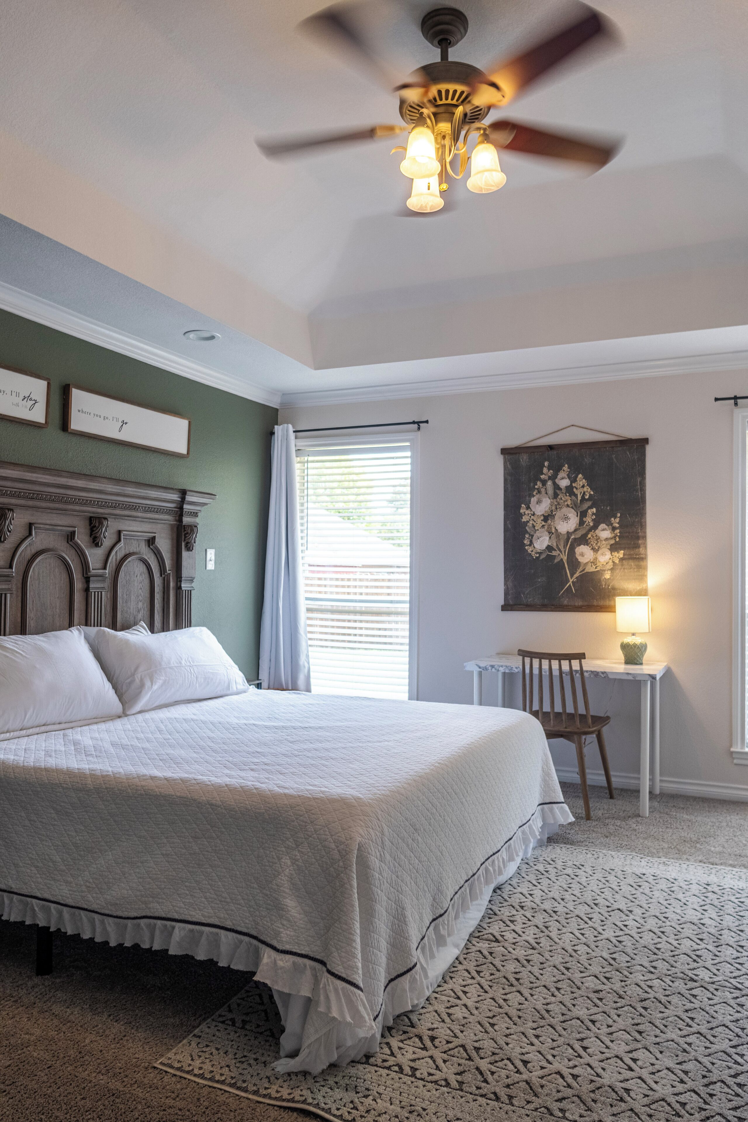 3 chambres, bureau, fer et planche à repasser, lit parapluie