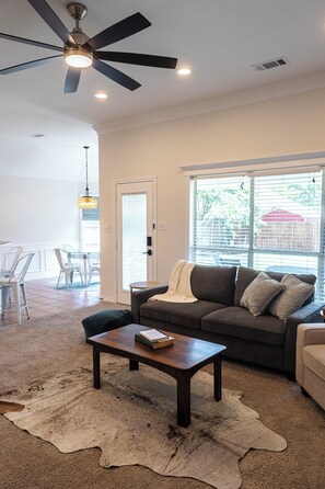 Smart-TV, peis, fotballspill og bøker