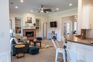 Smart-TV, peis, fotballspill og bøker