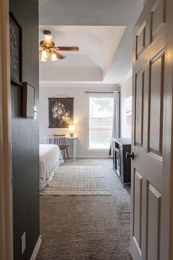 3 bedrooms, desk, iron/ironing board, travel crib