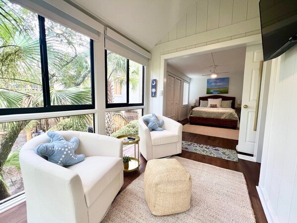 3 makuuhuonetta, työpöytä, silitysrauta/-lauta, ilmainen Wi-Fi