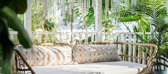 The Blue Bungalow
Peaceful | Porch | HotTub I DT