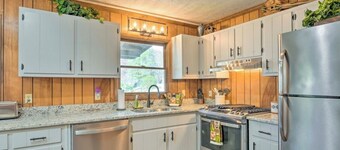 Crystalwood-Cozy Cabin w/Fantastic Views+Creek! Easy Year Round Access!