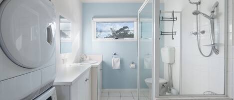 Handtücher, Seife, Shampoo, Toilettenpapier