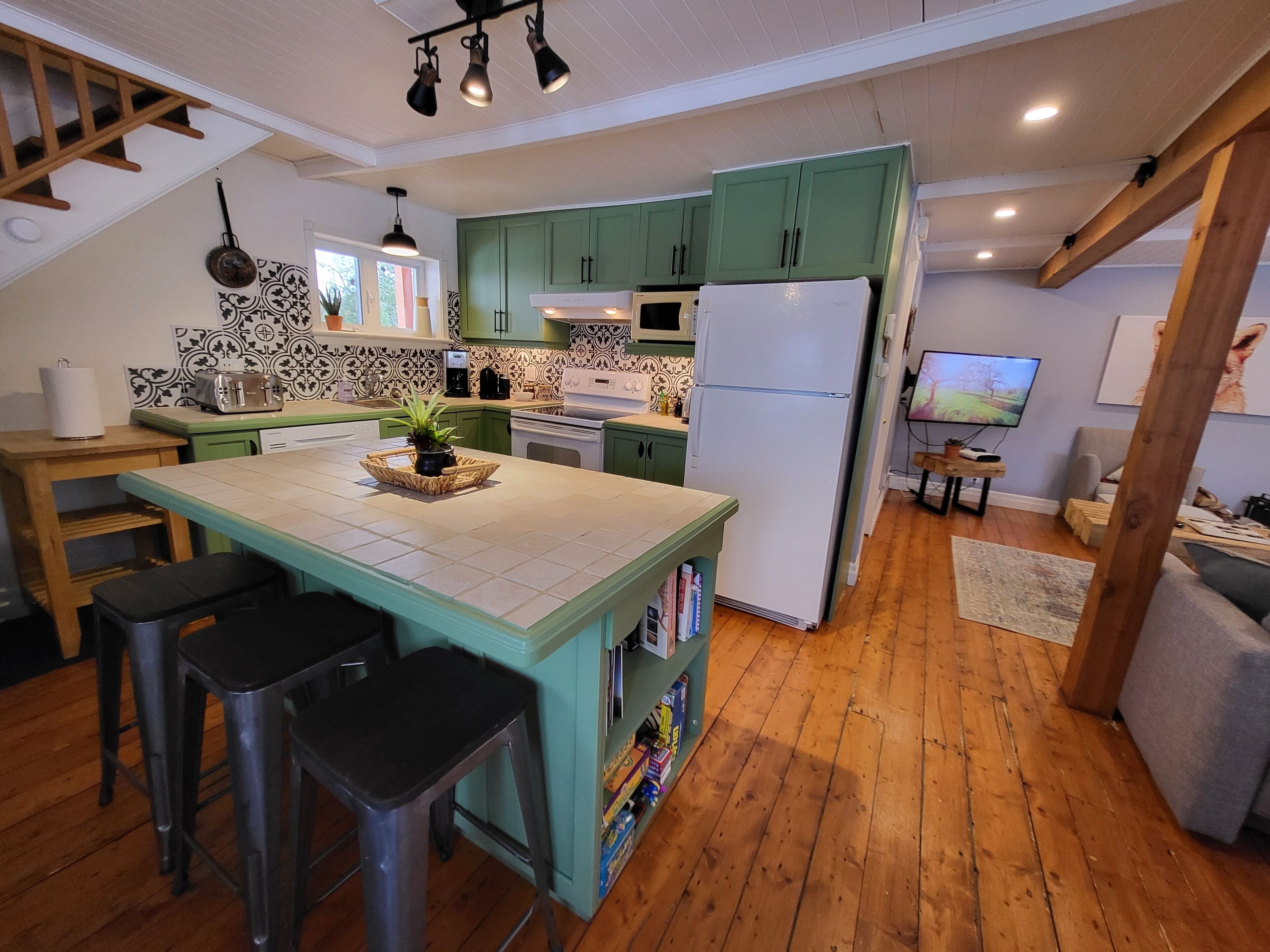 Micro-ondes, four, plaque de cuisson, lave-vaisselle