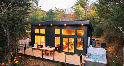 Cozy Luxury Cabin w/ Hot Tub, Fireplace, King Bed