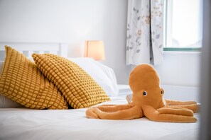 3 habitaciones, tabla de planchar con plancha, wifi y ropa de cama 