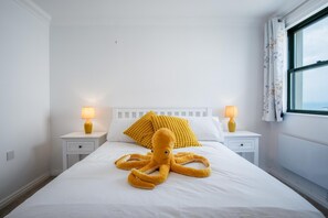 3 habitaciones, tabla de planchar con plancha, wifi y ropa de cama