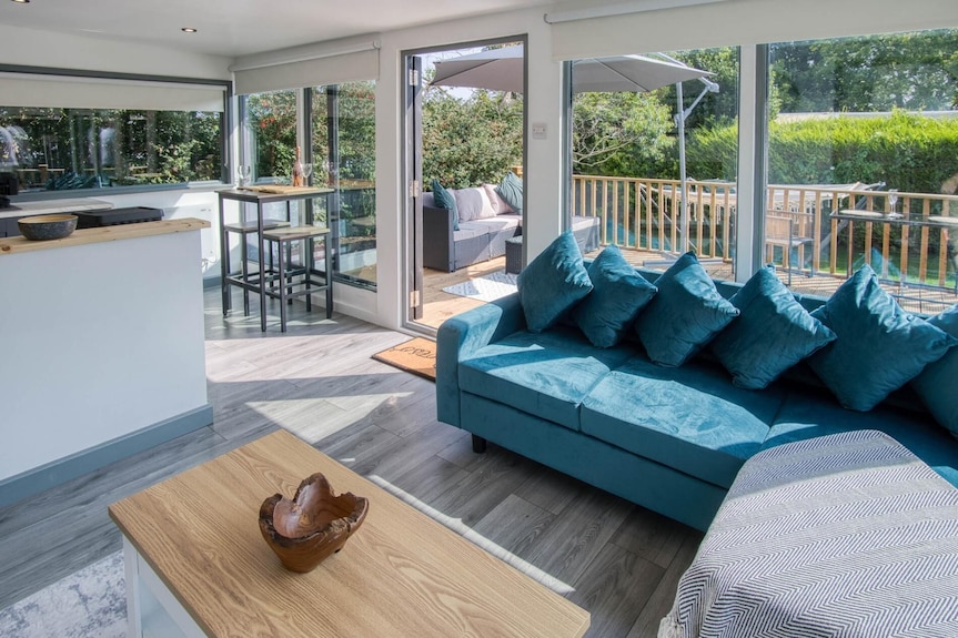 Cedars Lodge - Hot Tub - Penally - Tenby - Pembrokeshire
