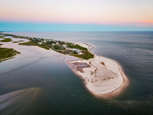 LayLow: Oceanview, Hot Tub, Arcade, Mini-Golf • 4BR/3BA • Steps to Beach