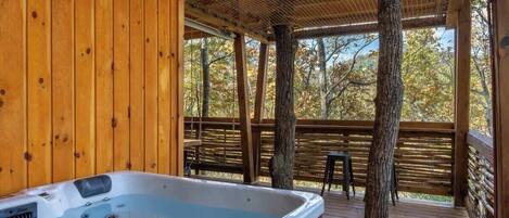 Outdoor spa tub