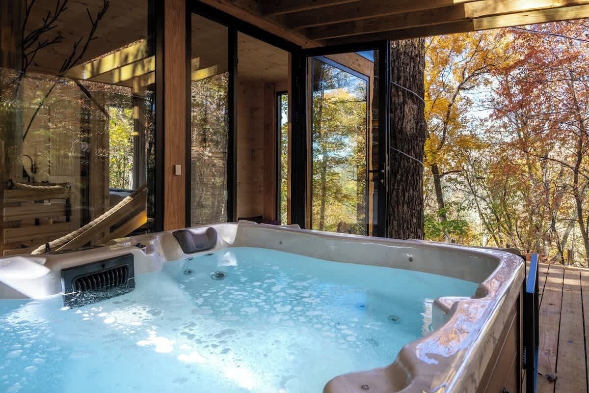 Outdoor spa tub