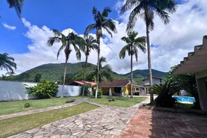 Property grounds - Villa Tavares – Your Home with Pool on Lagoinha Beach, Ubatuba (Lagoinha Ubatuba)