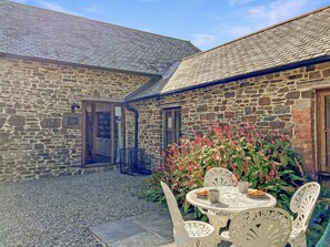 Outdoor dining - Widehay Barn in rural North Devon (Nr South Molton)