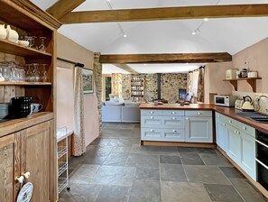 電子レンジ、オーブン、食器洗い機、ハイチェア