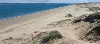 The Cottage, coastal village stay w spa!